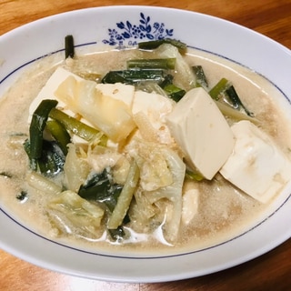 豆腐とニラ、キャベツの味噌豆乳煮